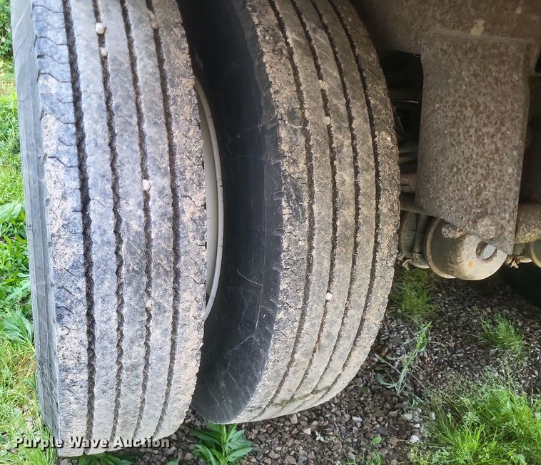 image for item DR4771 1995 Jetco grain trailer