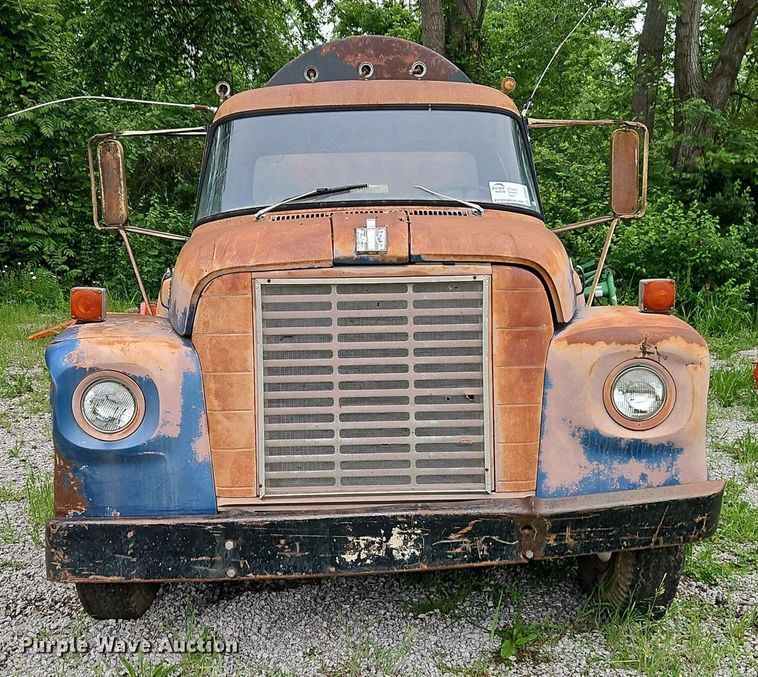 image for item DR8601 1971 International Harvester  Loadstar 1600 water truck