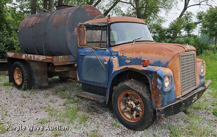 image for item DR8601 1971 International Harvester  Loadstar 1600 water truck