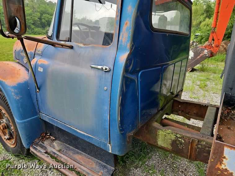 image for item DR8601 1971 International Harvester  Loadstar 1600 water truck