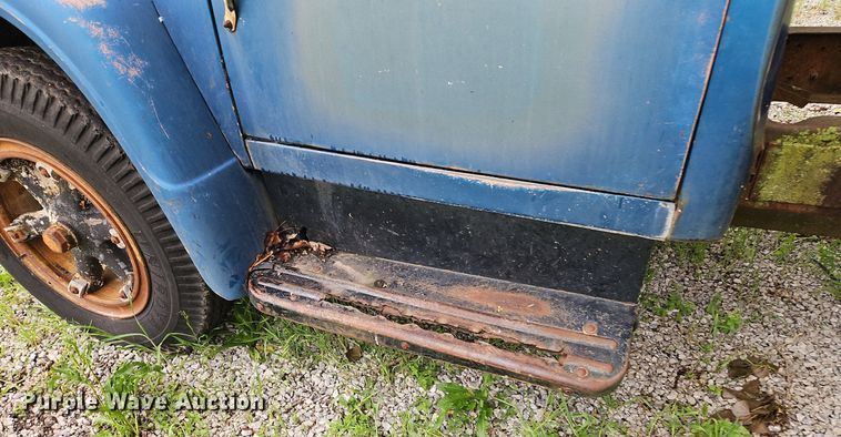 image for item DR8601 1971 International Harvester  Loadstar 1600 water truck