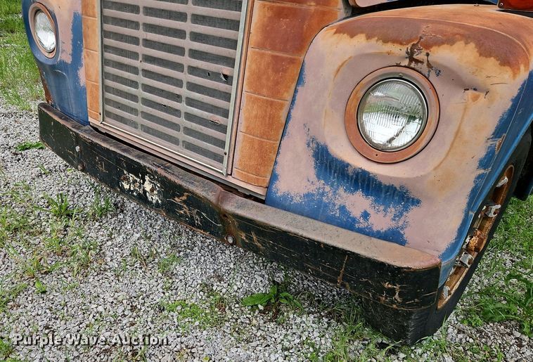 image for item DR8601 1971 International Harvester  Loadstar 1600 water truck