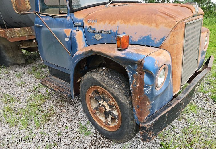 image for item DR8601 1971 International Harvester  Loadstar 1600 water truck