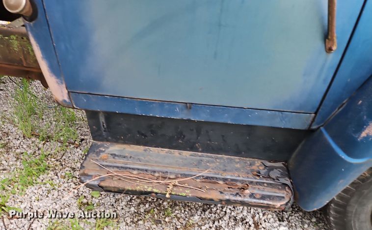 image for item DR8601 1971 International Harvester  Loadstar 1600 water truck