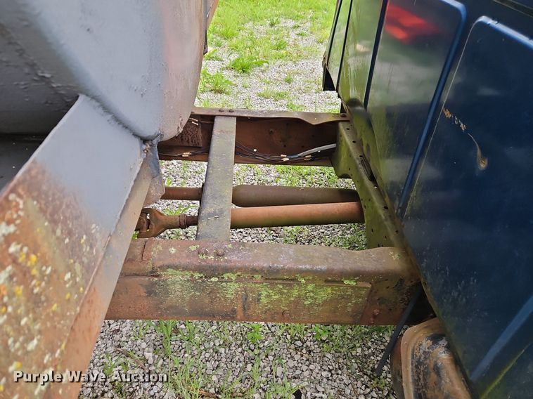 image for item DR8601 1971 International Harvester  Loadstar 1600 water truck