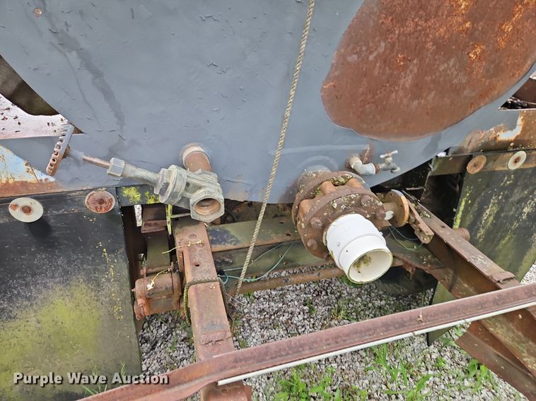 image for item DR8601 1971 International Harvester  Loadstar 1600 water truck