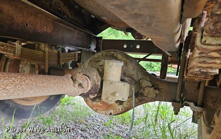 image for item DR8601 1971 International Harvester  Loadstar 1600 water truck