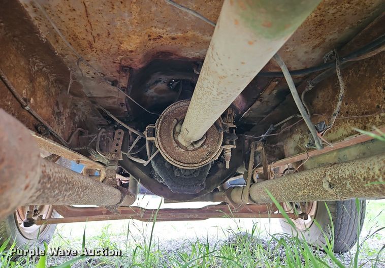 image for item DR8601 1971 International Harvester  Loadstar 1600 water truck