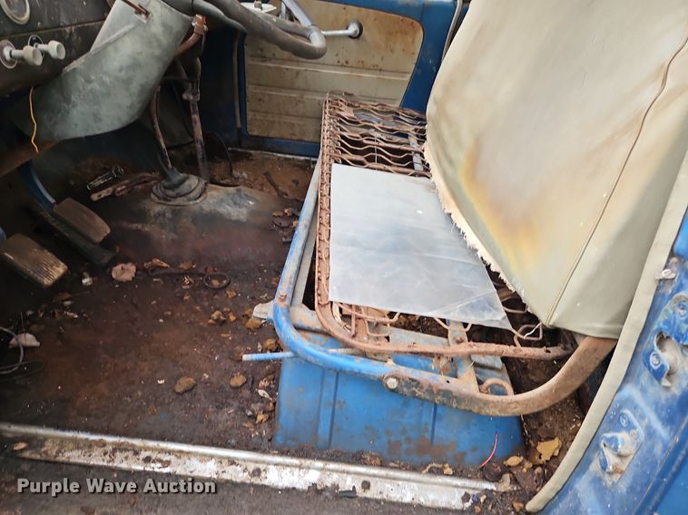 image for item DR8601 1971 International Harvester  Loadstar 1600 water truck