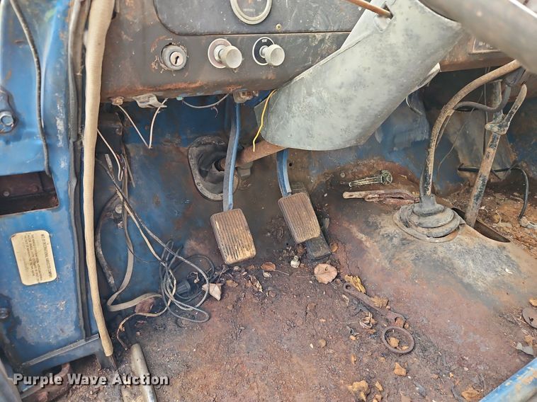 image for item DR8601 1971 International Harvester  Loadstar 1600 water truck