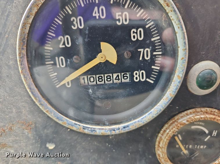 image for item DR8601 1971 International Harvester  Loadstar 1600 water truck