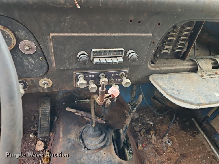 image for item DR8601 1971 International Harvester  Loadstar 1600 water truck