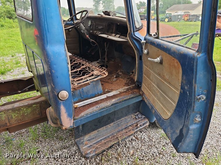 image for item DR8601 1971 International Harvester  Loadstar 1600 water truck