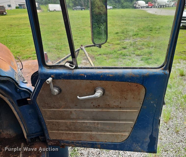 image for item DR8601 1971 International Harvester  Loadstar 1600 water truck