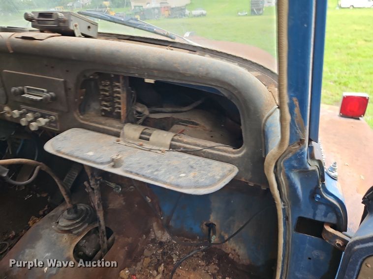 image for item DR8601 1971 International Harvester  Loadstar 1600 water truck