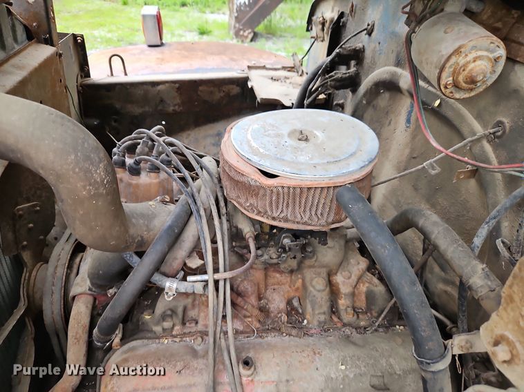 image for item DR8601 1971 International Harvester  Loadstar 1600 water truck