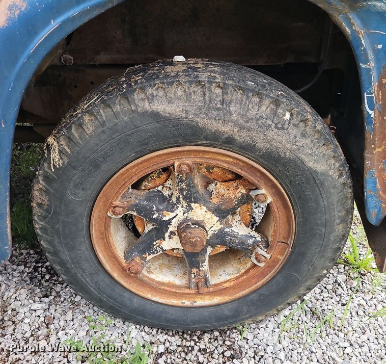 image for item DR8601 1971 International Harvester  Loadstar 1600 water truck