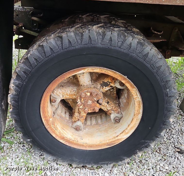 image for item DR8601 1971 International Harvester  Loadstar 1600 water truck