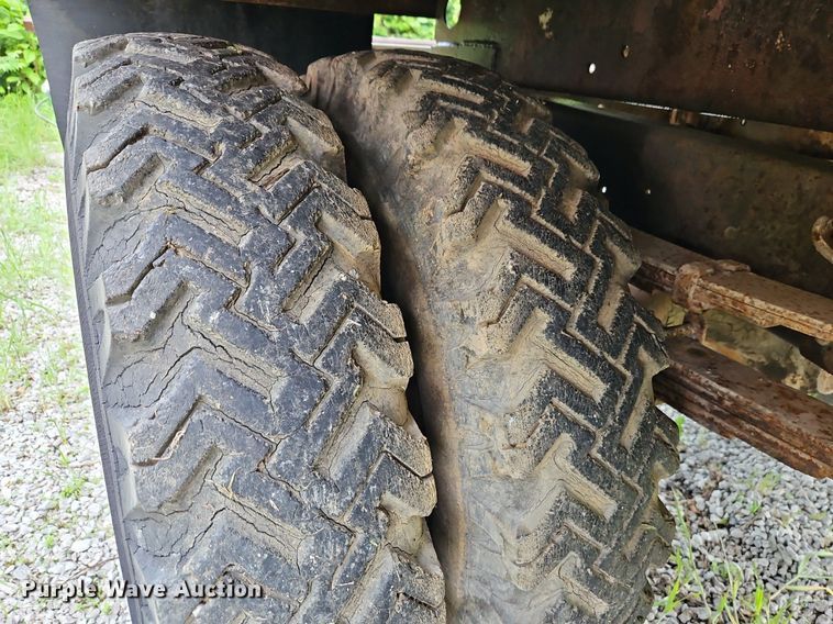 image for item DR8601 1971 International Harvester  Loadstar 1600 water truck