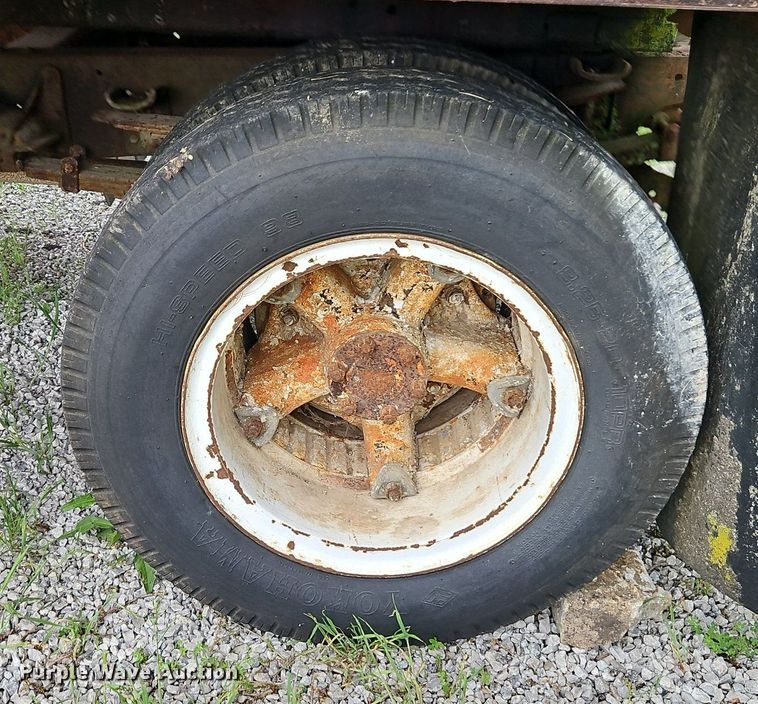 image for item DR8601 1971 International Harvester  Loadstar 1600 water truck