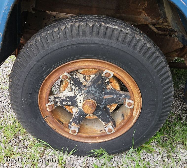 image for item DR8601 1971 International Harvester  Loadstar 1600 water truck