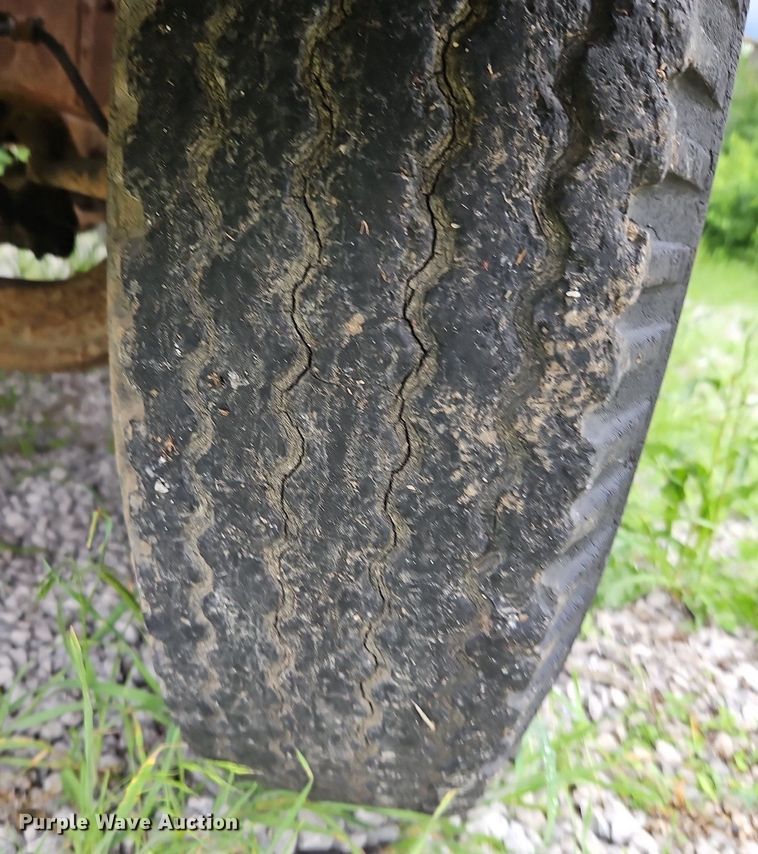 image for item DR8601 1971 International Harvester  Loadstar 1600 water truck