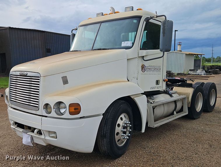 image for item DR8613 2003 Freightliner  Century semi truck