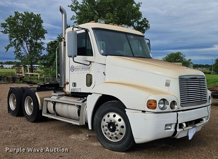 image for item DR8613 2003 Freightliner  Century semi truck