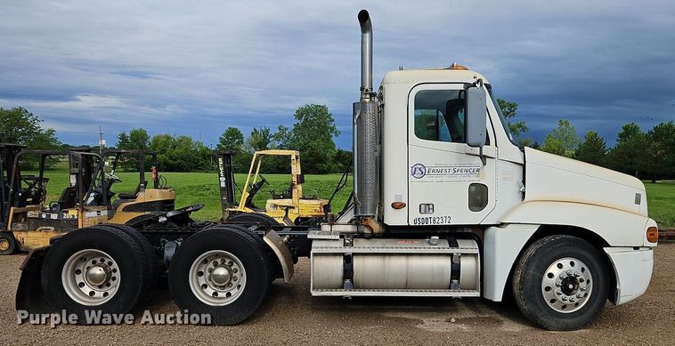 image for item DR8613 2003 Freightliner  Century semi truck