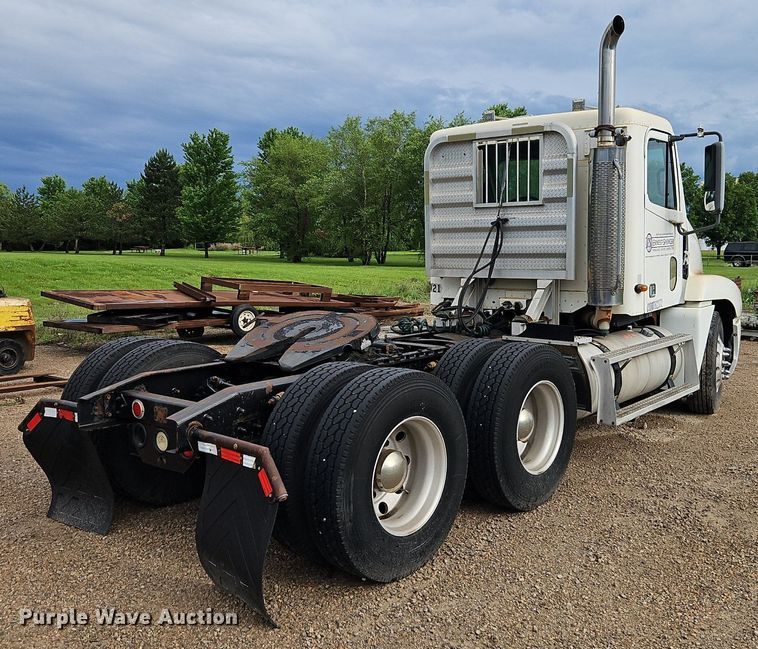 image for item DR8613 2003 Freightliner  Century semi truck