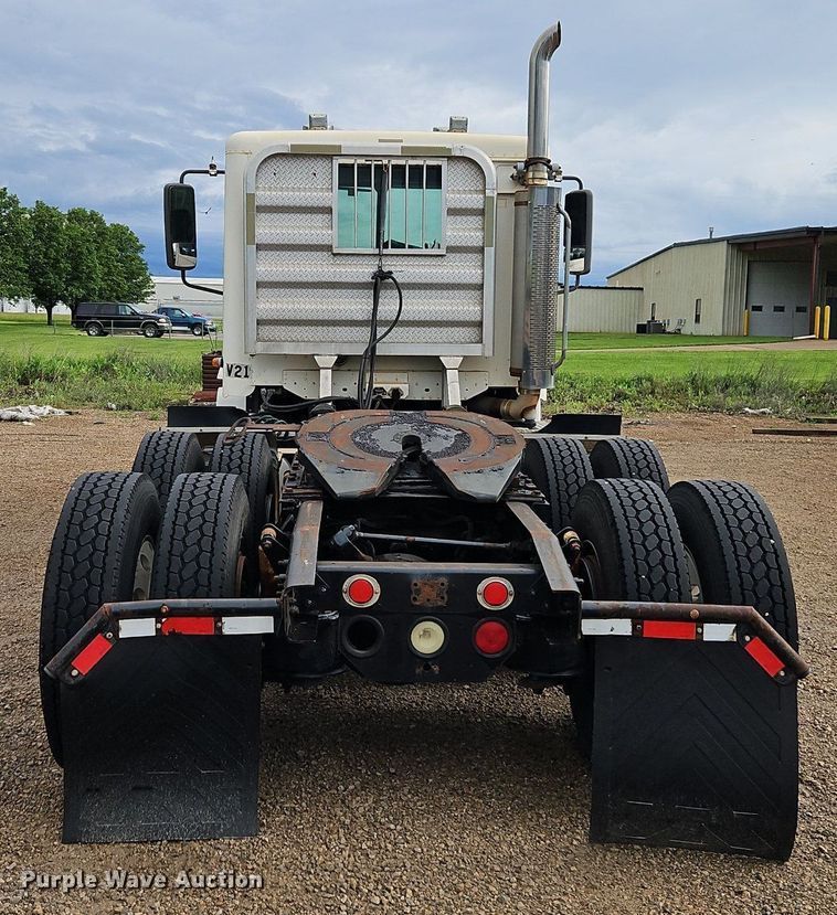 image for item DR8613 2003 Freightliner  Century semi truck