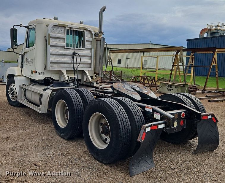 image for item DR8613 2003 Freightliner  Century semi truck