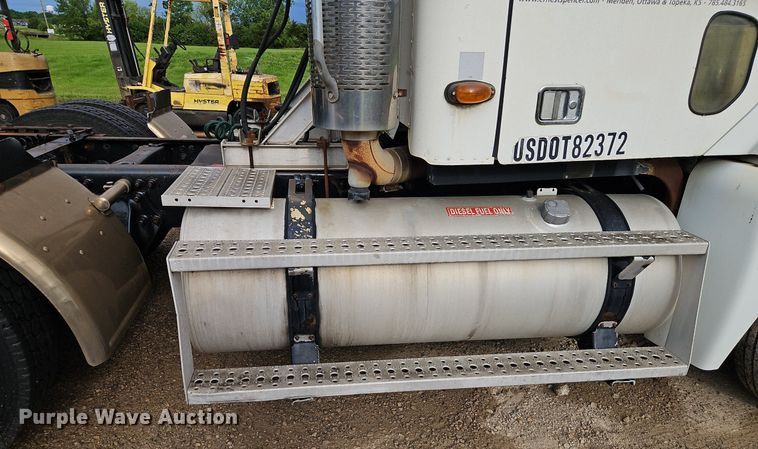 image for item DR8613 2003 Freightliner  Century semi truck