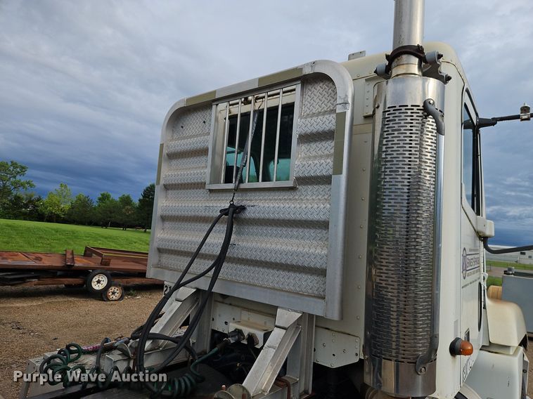 image for item DR8613 2003 Freightliner  Century semi truck