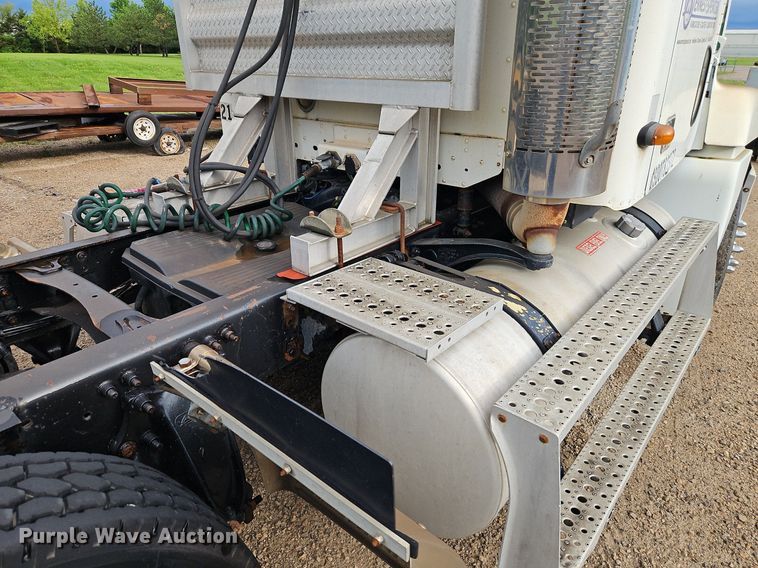 image for item DR8613 2003 Freightliner  Century semi truck