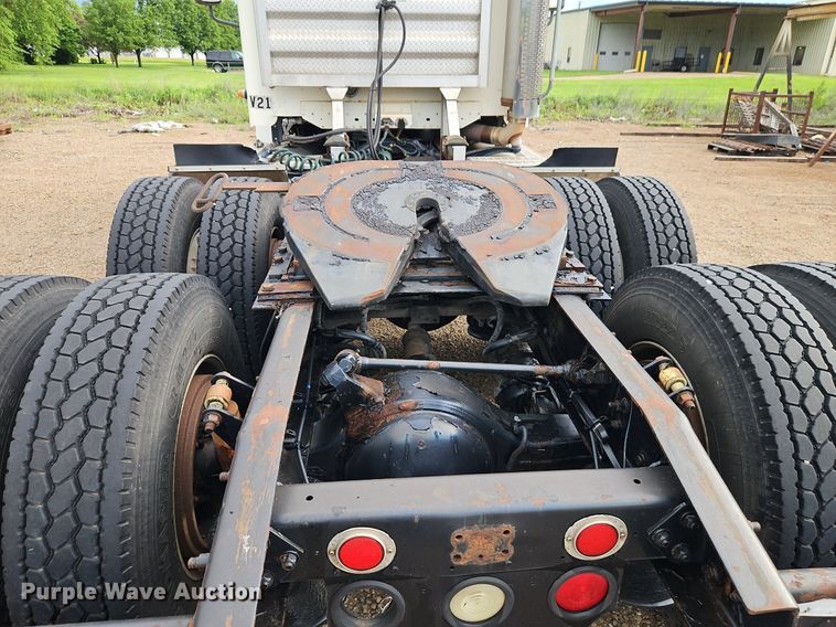 image for item DR8613 2003 Freightliner  Century semi truck