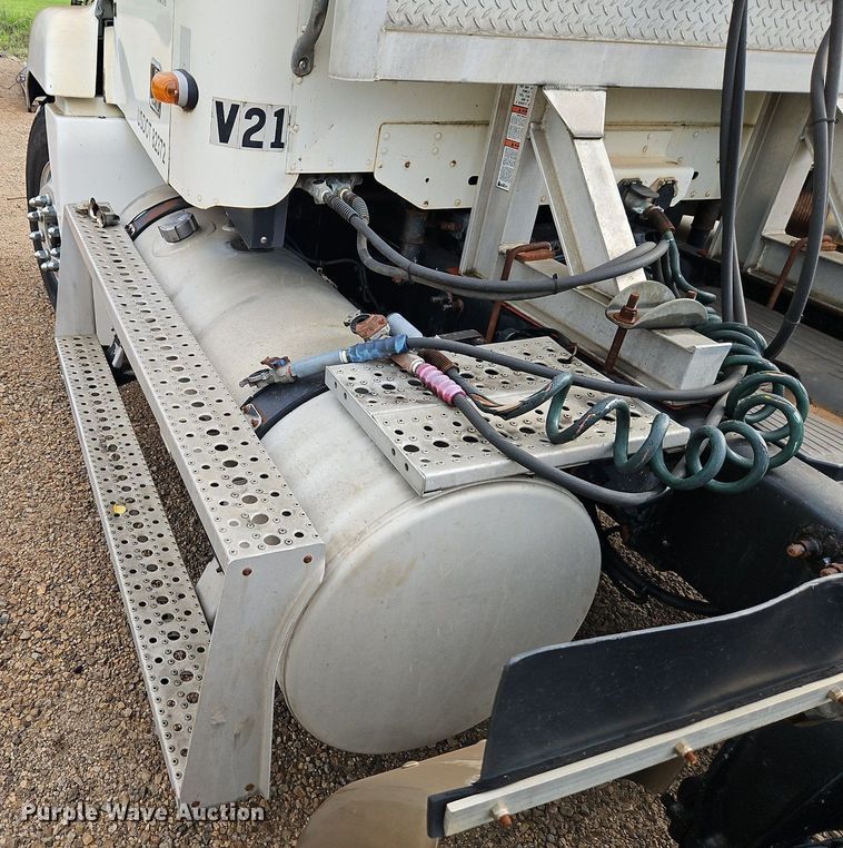 image for item DR8613 2003 Freightliner  Century semi truck