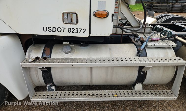 image for item DR8613 2003 Freightliner  Century semi truck