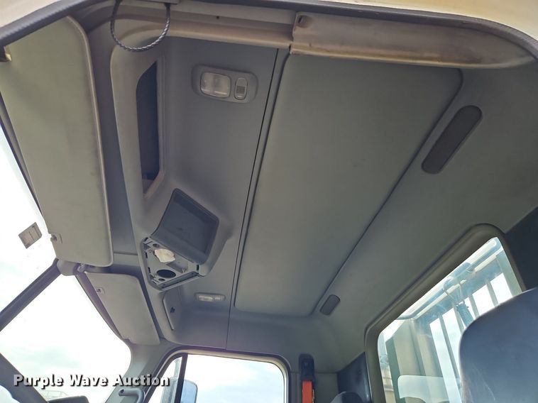 image for item DR8613 2003 Freightliner  Century semi truck