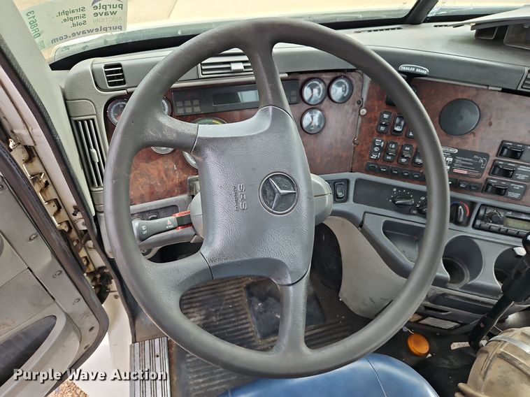 image for item DR8613 2003 Freightliner  Century semi truck