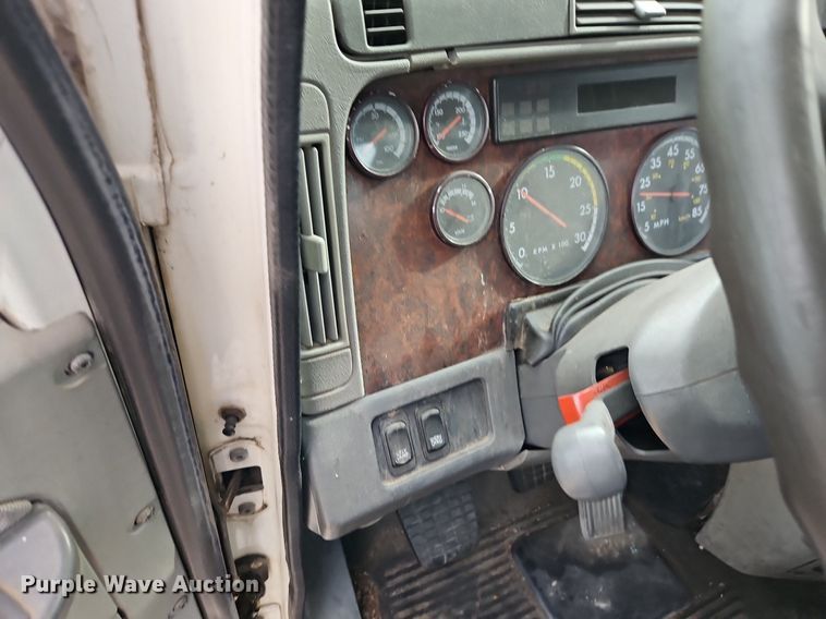 image for item DR8613 2003 Freightliner  Century semi truck