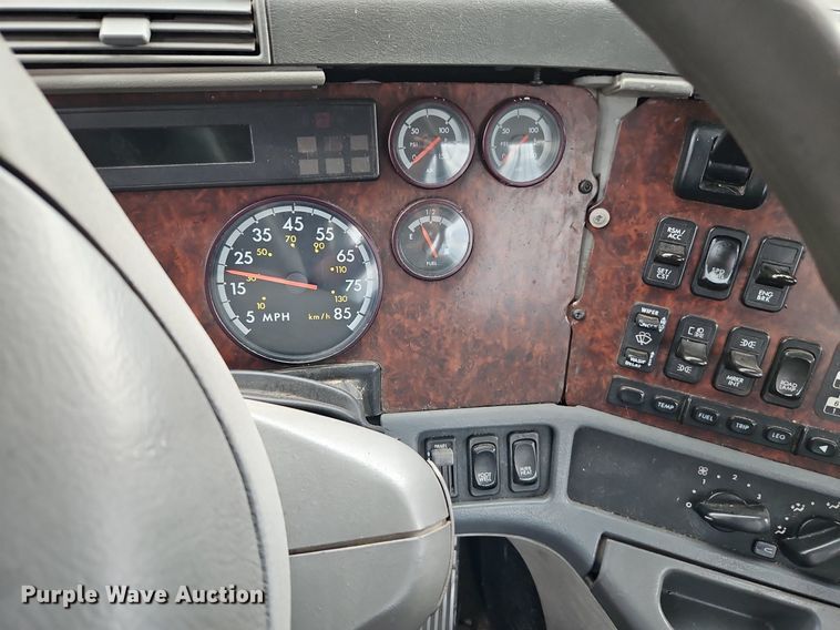 image for item DR8613 2003 Freightliner  Century semi truck