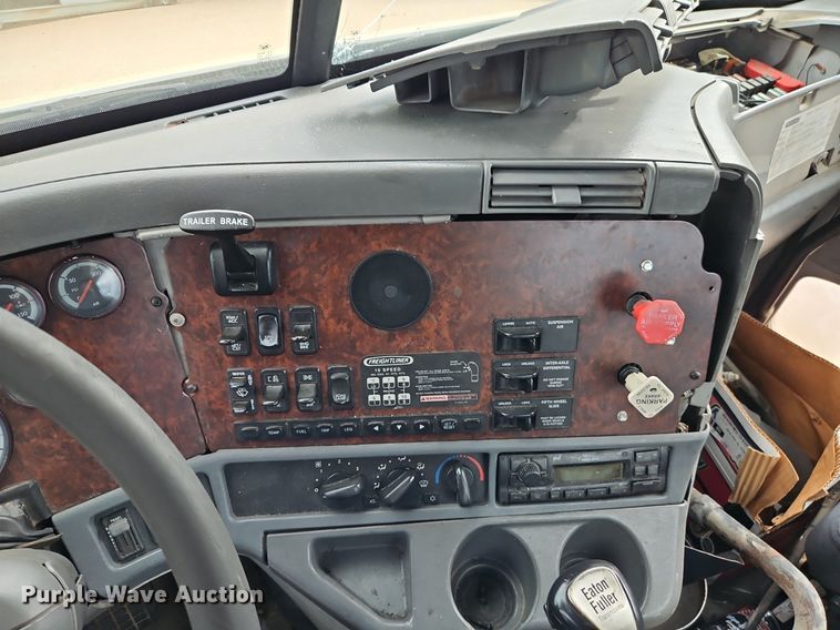 image for item DR8613 2003 Freightliner  Century semi truck