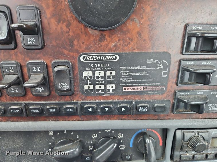 image for item DR8613 2003 Freightliner  Century semi truck