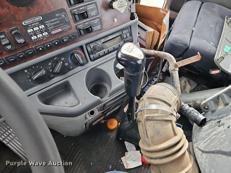 image for item DR8613 2003 Freightliner  Century semi truck