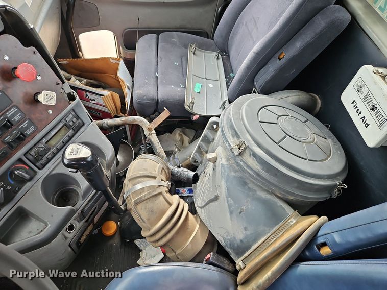 image for item DR8613 2003 Freightliner  Century semi truck