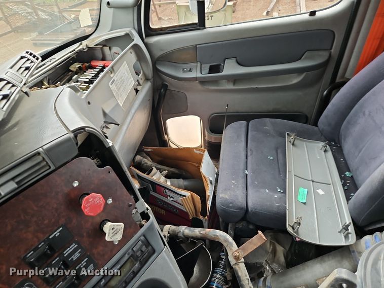 image for item DR8613 2003 Freightliner  Century semi truck