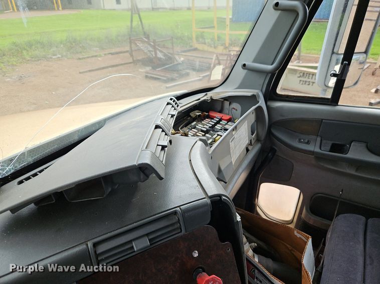 image for item DR8613 2003 Freightliner  Century semi truck