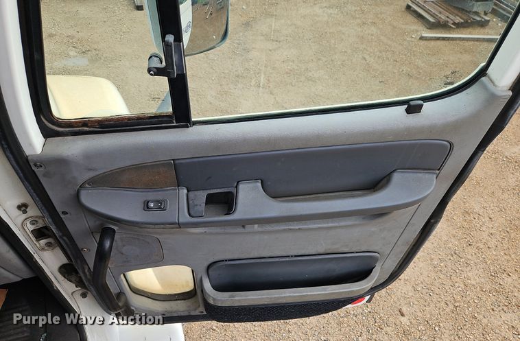 image for item DR8613 2003 Freightliner  Century semi truck