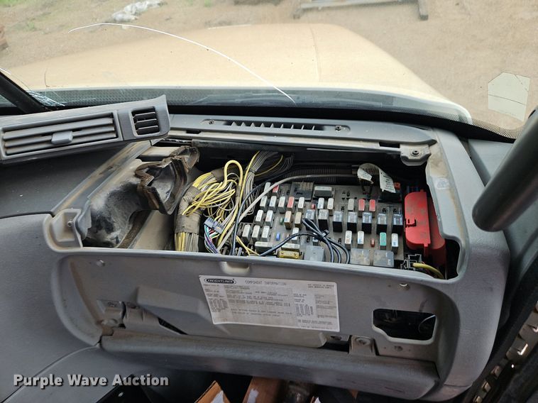 image for item DR8613 2003 Freightliner  Century semi truck